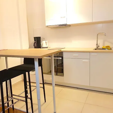 Aristoteles Apartment *